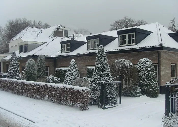 Hotel-restaurant Het Rechthuis מלון Muiderberg